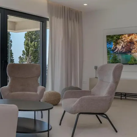 Lux Mariva - Five Bedroom With Pool *