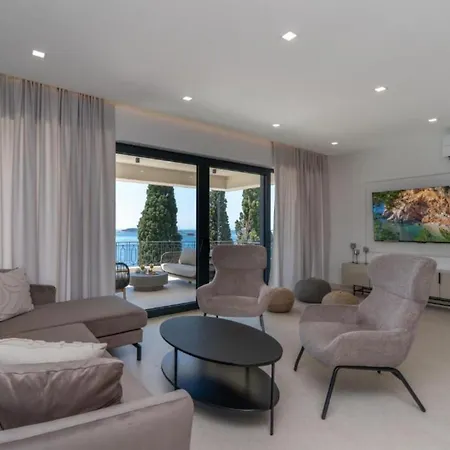 Lux Mariva - Five Bedroom With Pool