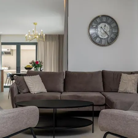 Lux Mariva - Five Bedroom With Pool Vila
