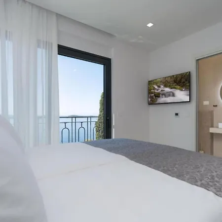 Vila Lux Mariva - Five Bedroom With Pool *