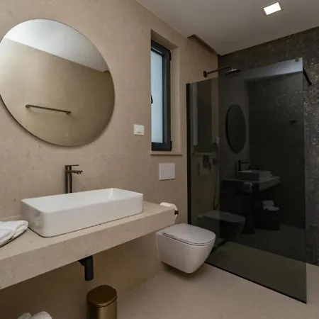 Lux Mariva - Five Bedroom With Pool *