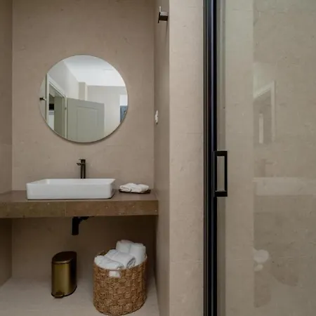 Lux Mariva - Five Bedroom With Pool Vila