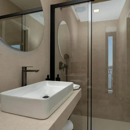 Lux Mariva - Five Bedroom With Pool