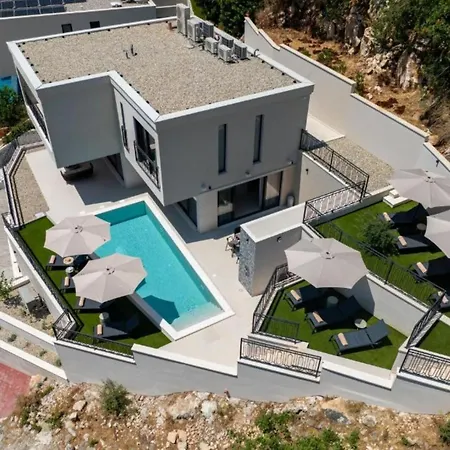 Vila Lux Mariva - Five Bedroom With Pool *