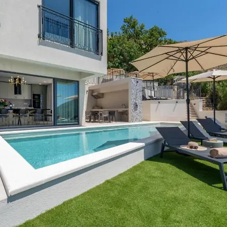 Lux Mariva - Five Bedroom With Pool
