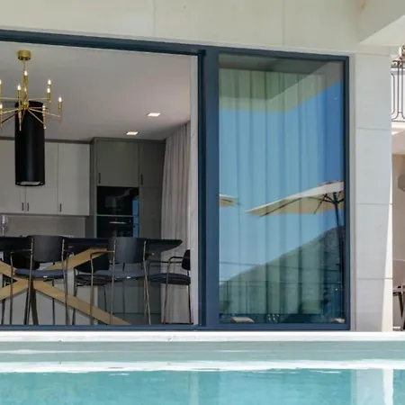 Lux Mariva - Five Bedroom With Pool