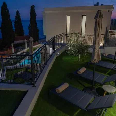 Lux Mariva - Five Bedroom With Pool *